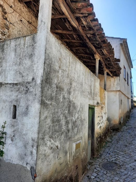 Casa antiga para venda - reconstruir(ler toda a descrição)