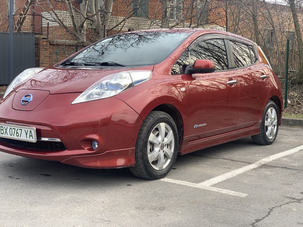 nissan leaf ze0.