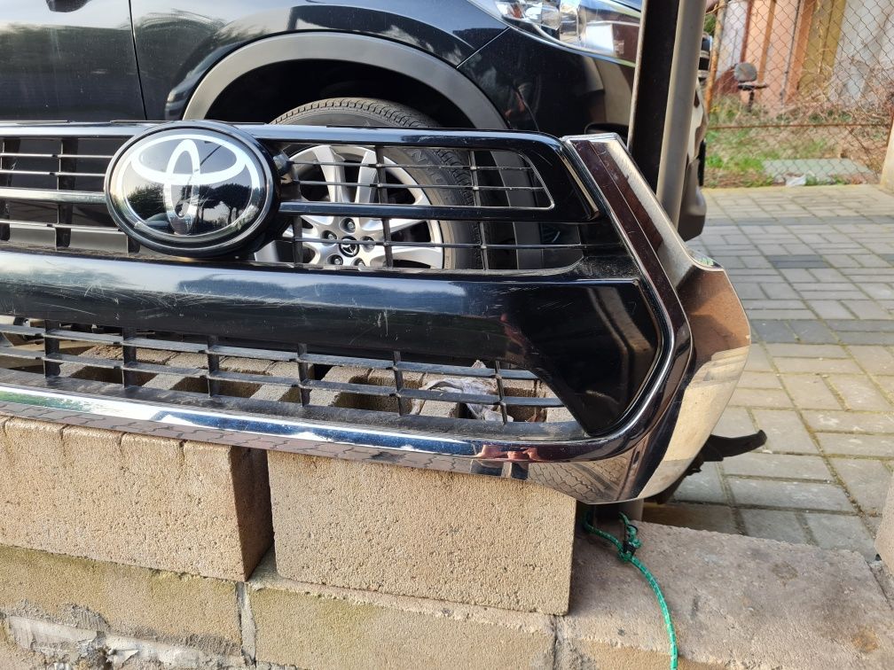 Toyota Hilux 2020-  Grill