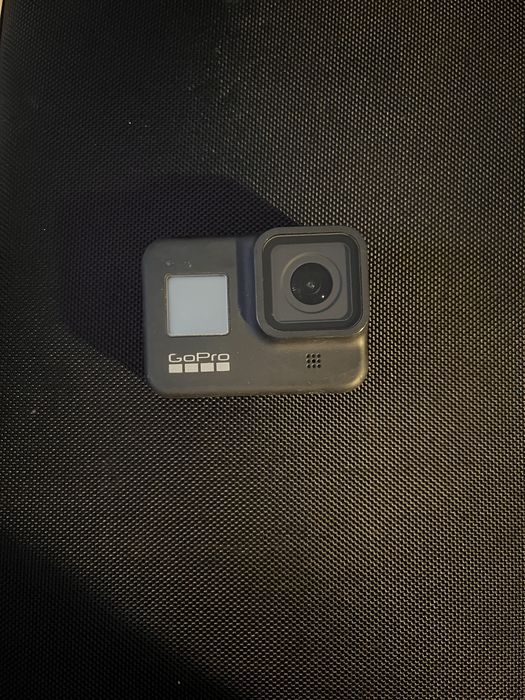 GoPro HERO8 z zestawem uchwytów + karta 64gb