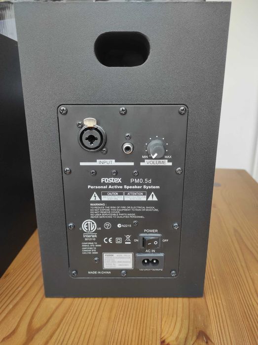 Colunas Fostex PM0.5d