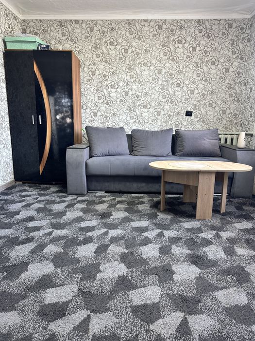 Половина цегляного будинку, з власною ділянкою