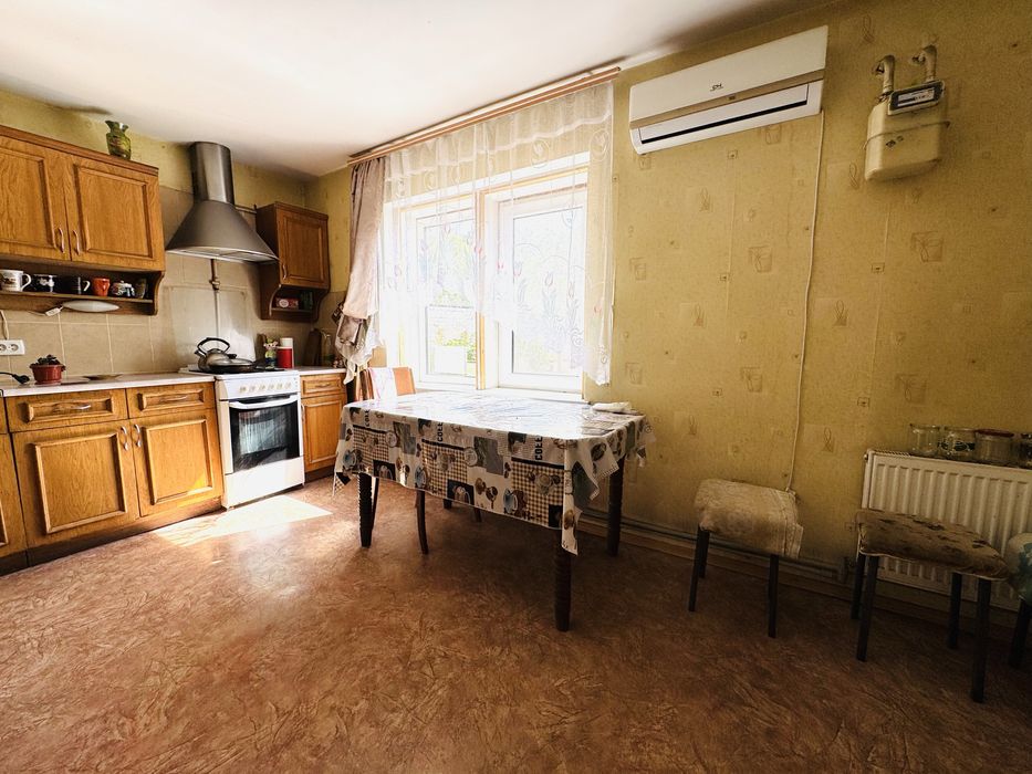 1/2 вул. Благовісна 200 . Центр