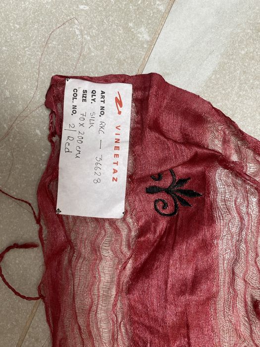 Burgunowy jedwabny szal