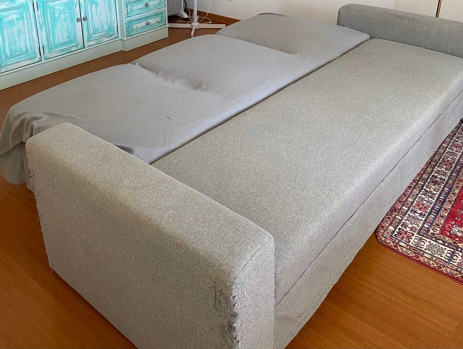 Vendo sofá cama . Transporte a cargo do comprador