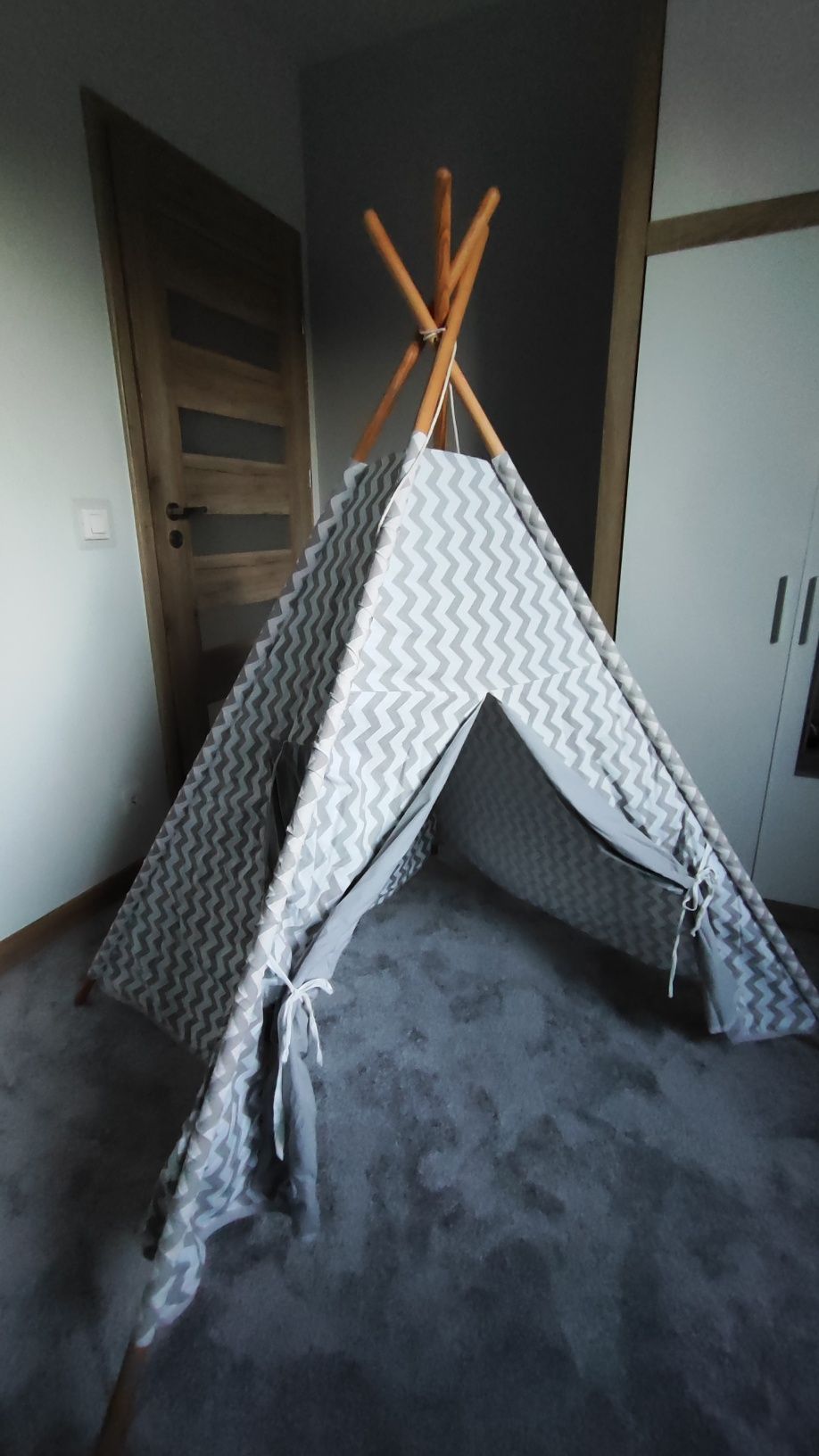 Tipi dla dzieci  na solidnych kijach
