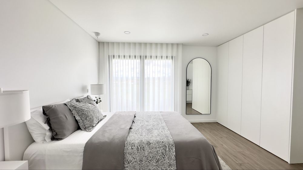 Cama casal 140x200 branca NOVA!