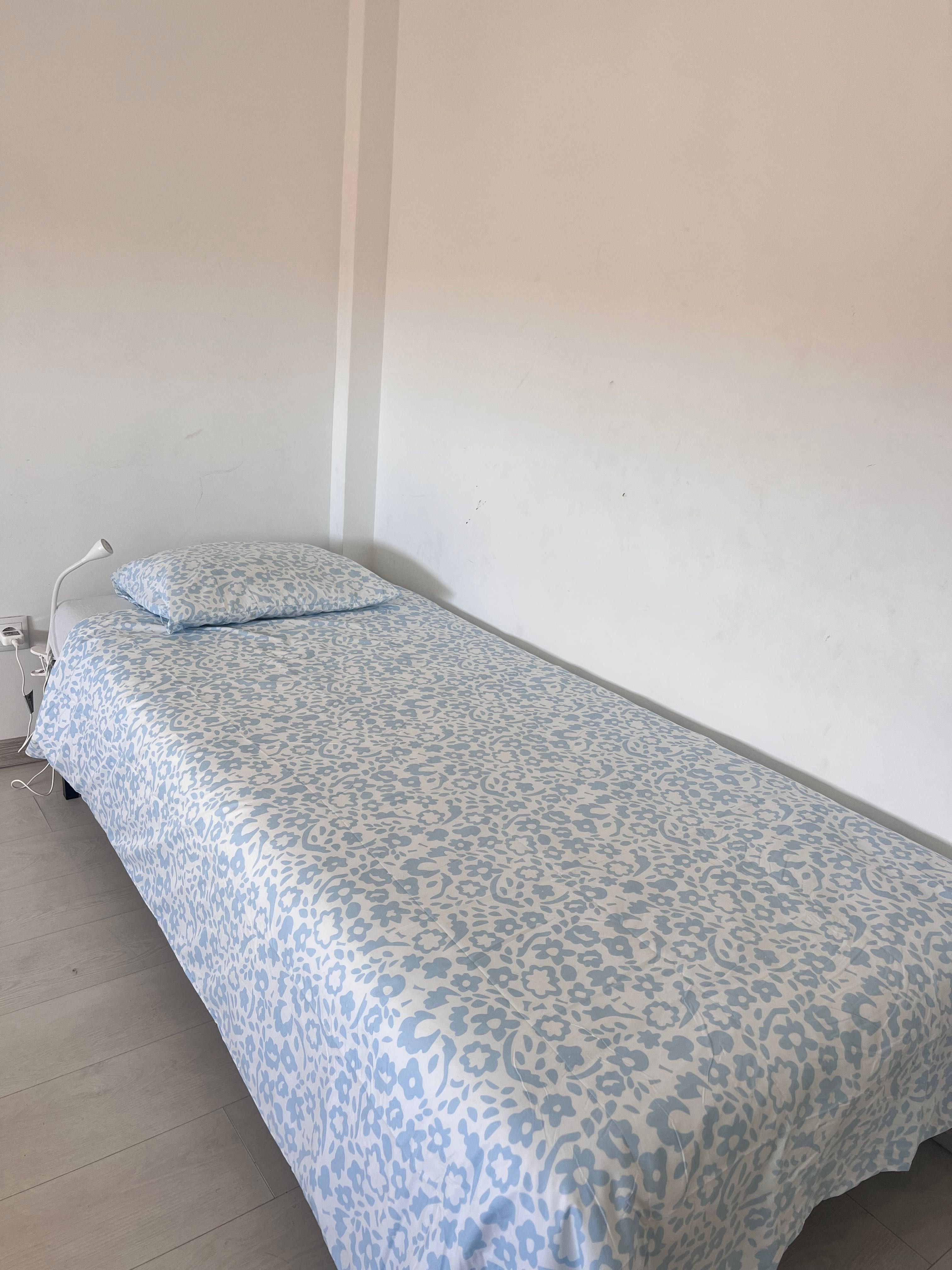 Alugo cama em Qurto compartilhado só  pagam a partir do dia que entrar