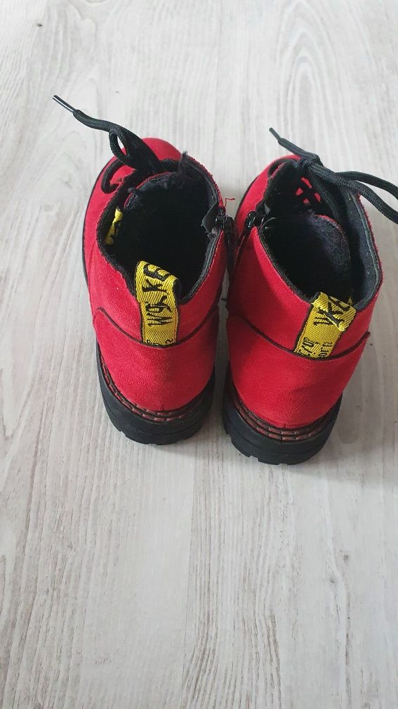 Sprzedam buty czerwone