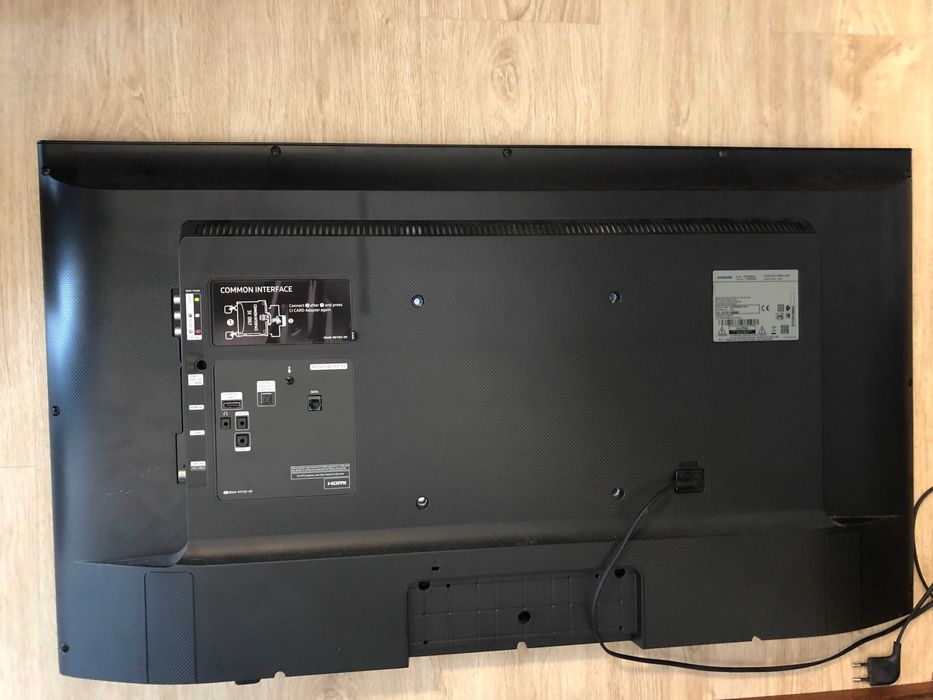 Tv Samsung seminova 40 polegadas ecran partido