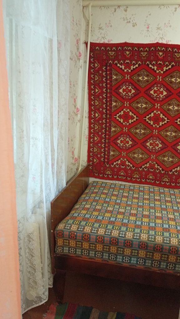 Продам  1/2 будинку.(Вулиця М. Грушевського. Стара назва Чекістів)