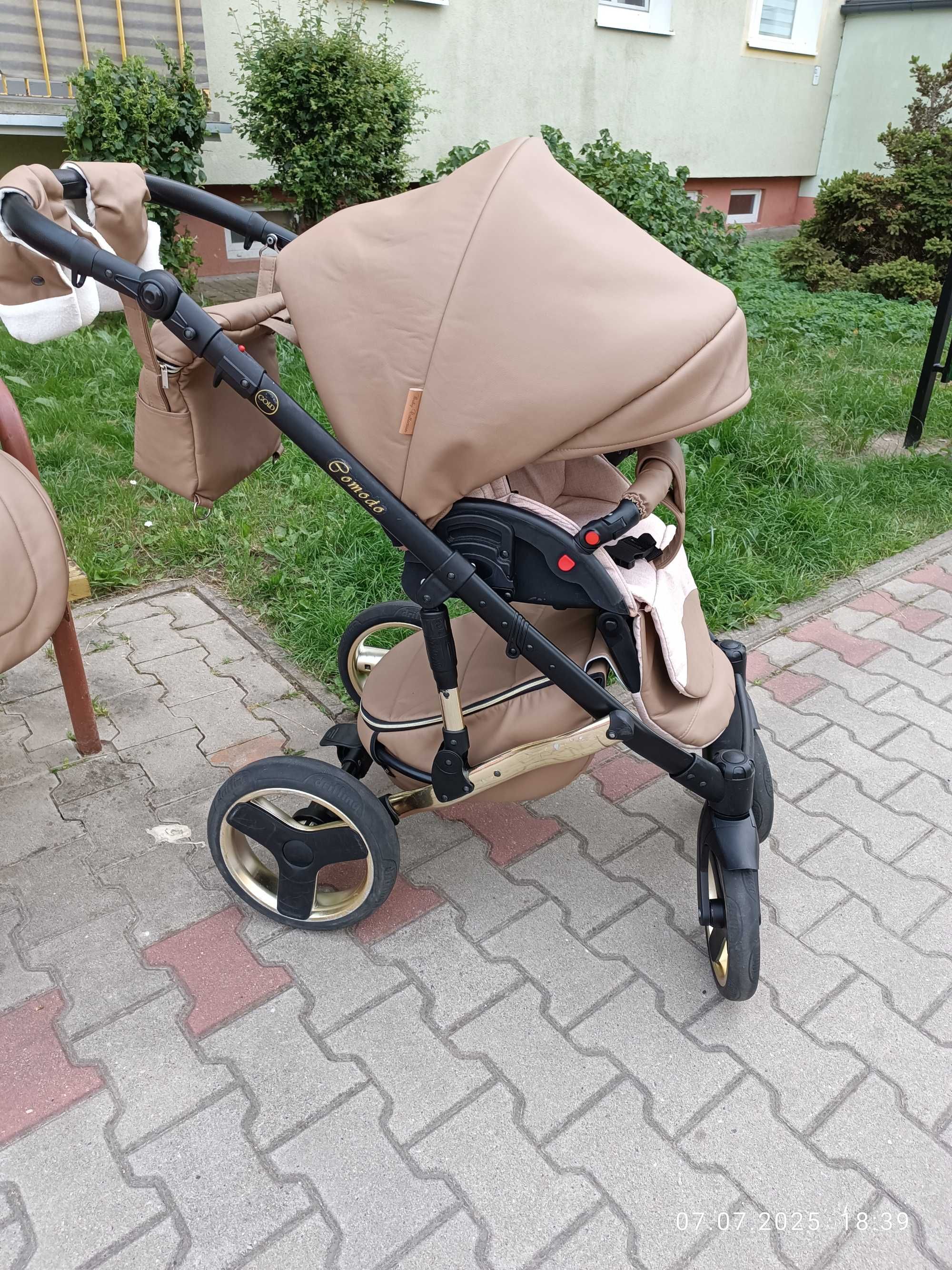 Wózek Comodo Gold 3w1 beżowy / brązowy