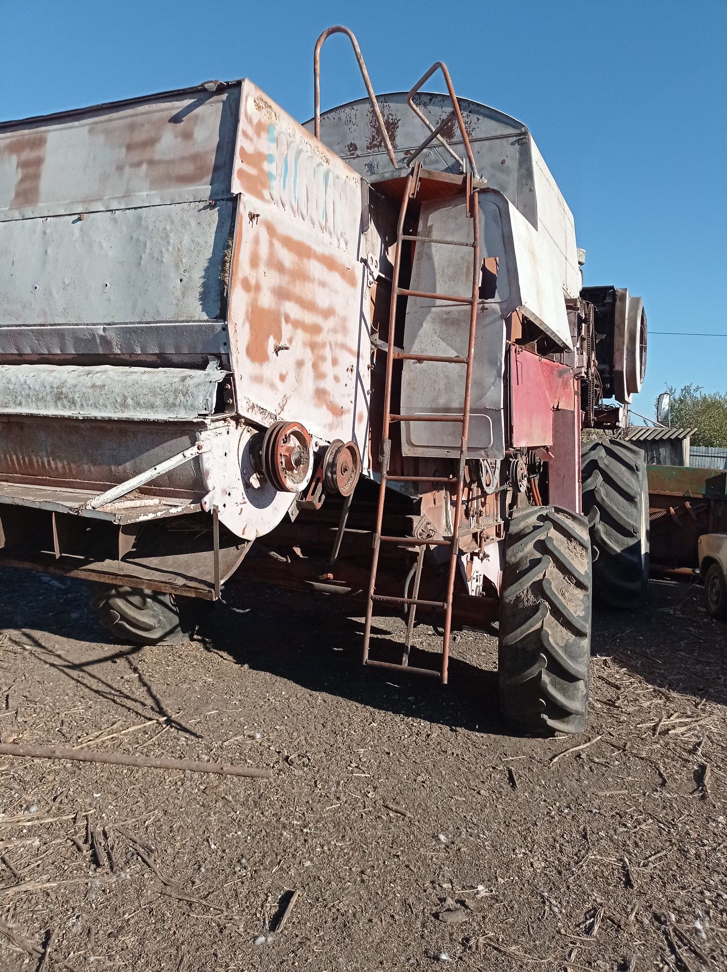 Продам комбайн DON1500A