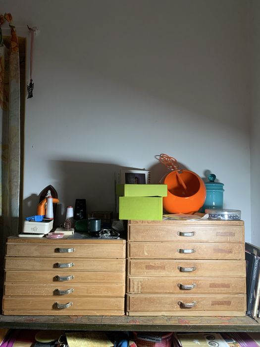Móveis de gavetas retrosaria vintage