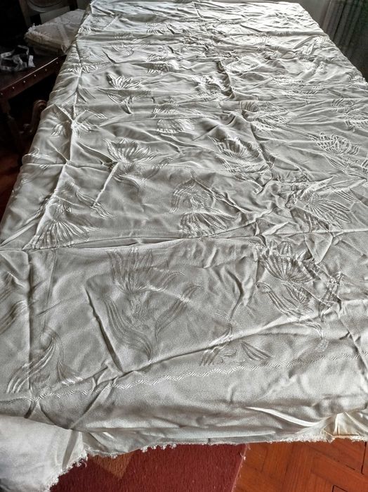 Toalha retangular em tecido acetinado