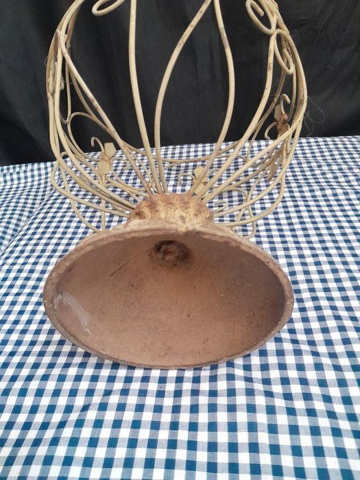 Fruteira antiga em metal