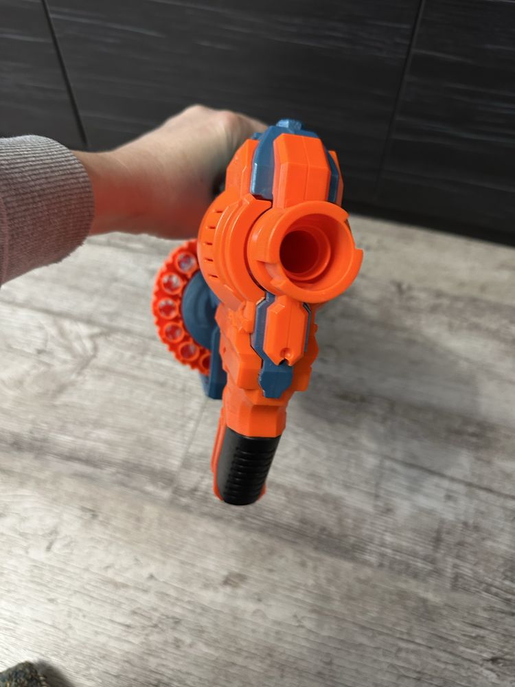 Автомат NERF в ідеальному стані