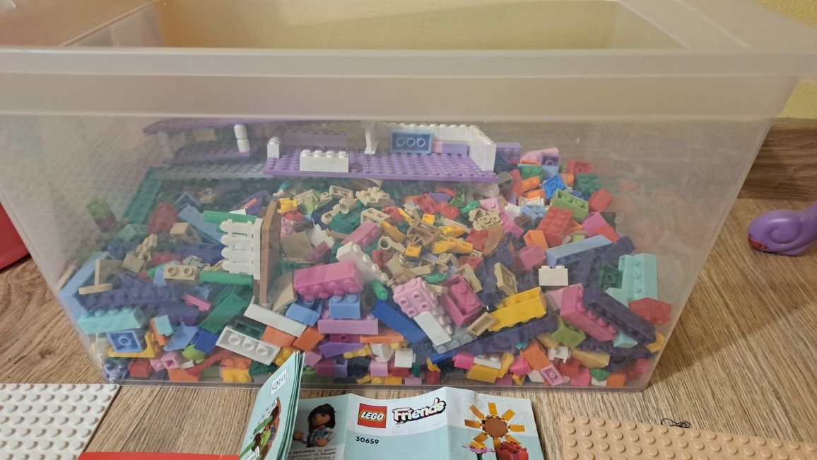 Klocki. Zestaw klocków Lego. Kilkaset elementów.