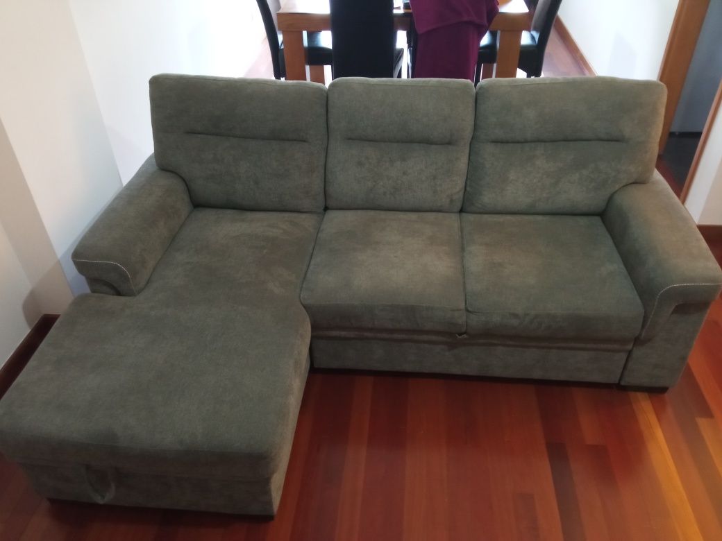 Sofá com chaise longue