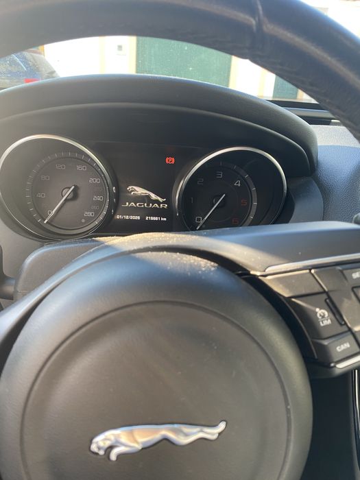 Jaguar XE 2.0 D Portfolio Aut.