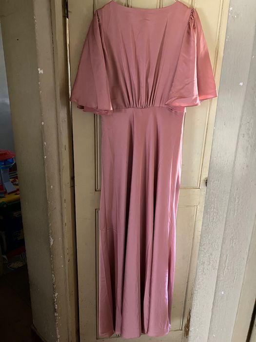 Vestido de cerimónia em cetim rosa