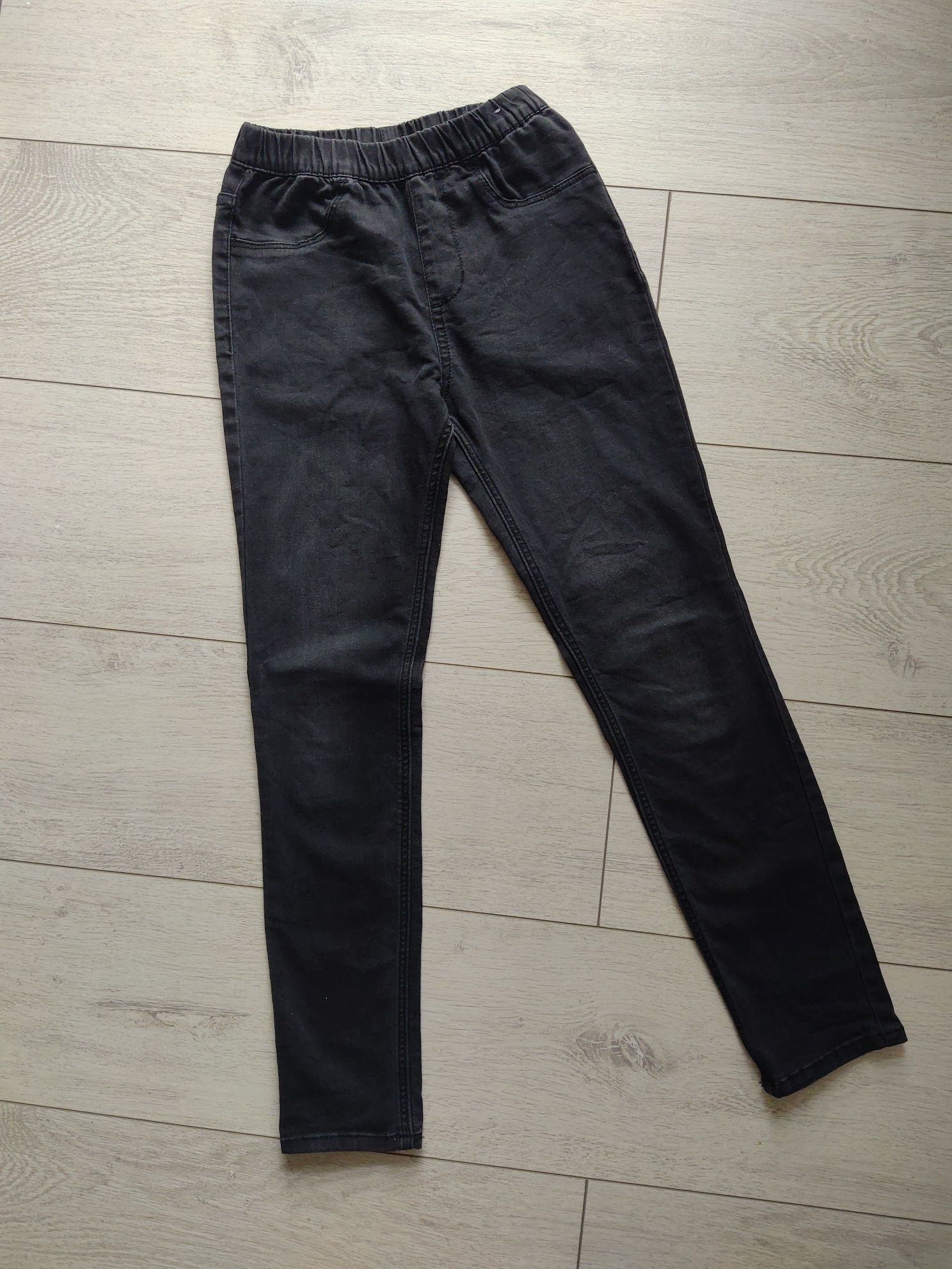 H&M 134 jeansy jegginsy tregginsy elastyczne czarne przecierane ciemne
