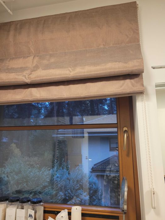 Rolety materiałowe na okna, 8 sztuk, 4 wzory, z mocowaniem.