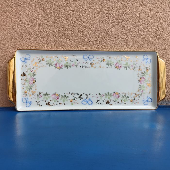 Torteira Vista Alegre 1947/68 motivo floral policromático laços azuis