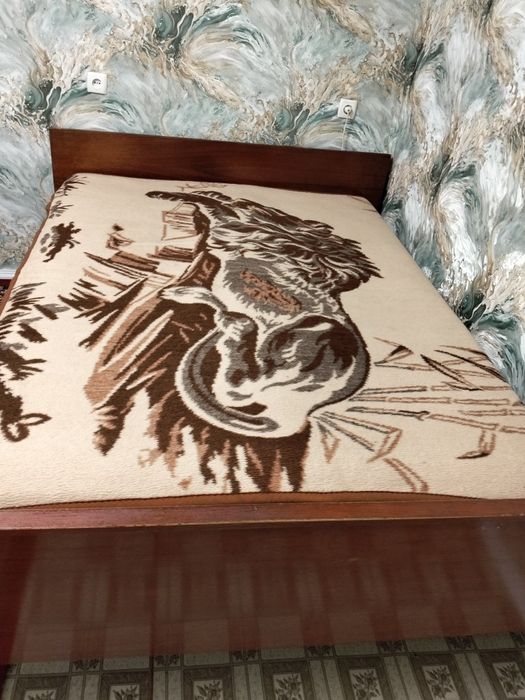 Ліжко двух  спальне  .