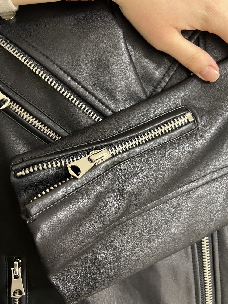 Кожанка Stradivarius