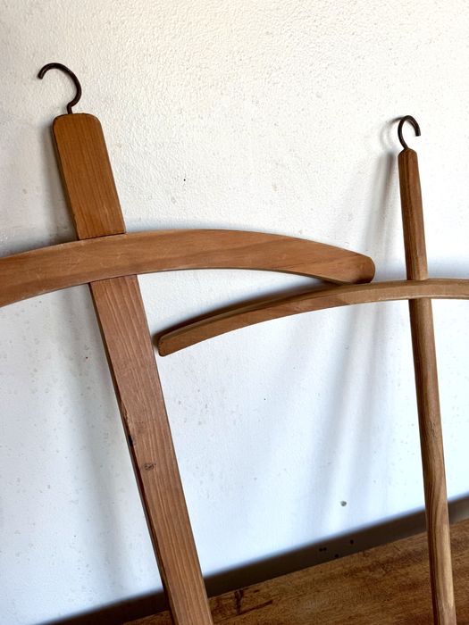 Par de cabides antigos