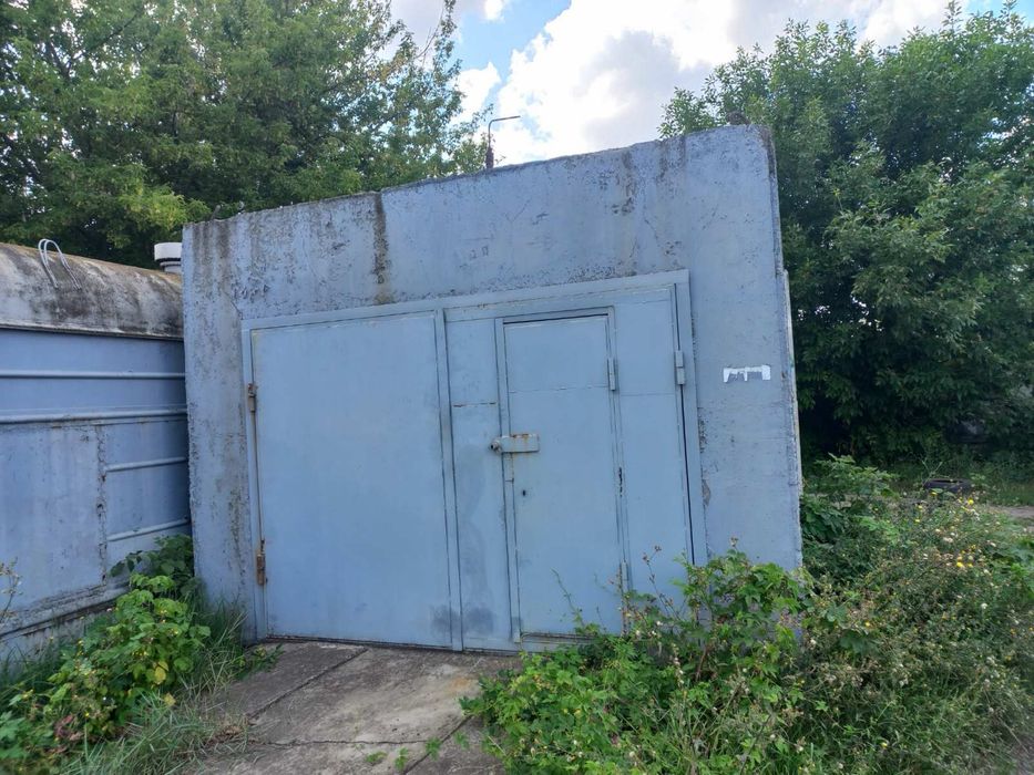 Продам бетонний гараж у гарному стані