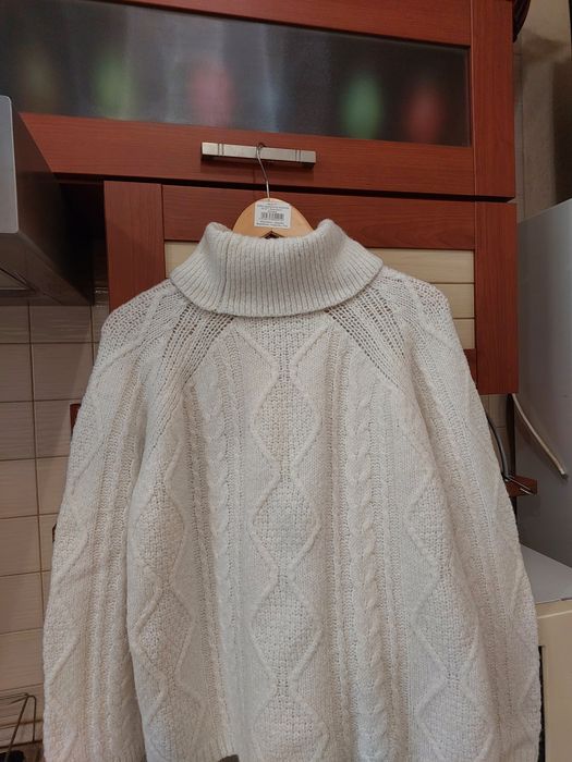 Жіночий светр, кофта