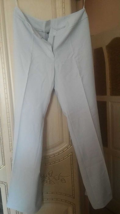 Продам Костюм 4ка 42 р