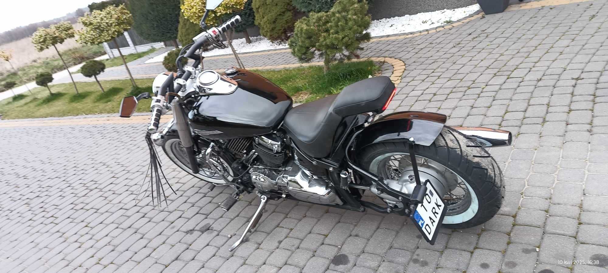 DRAG STAR 650 Bobber custom robi wrażenie
