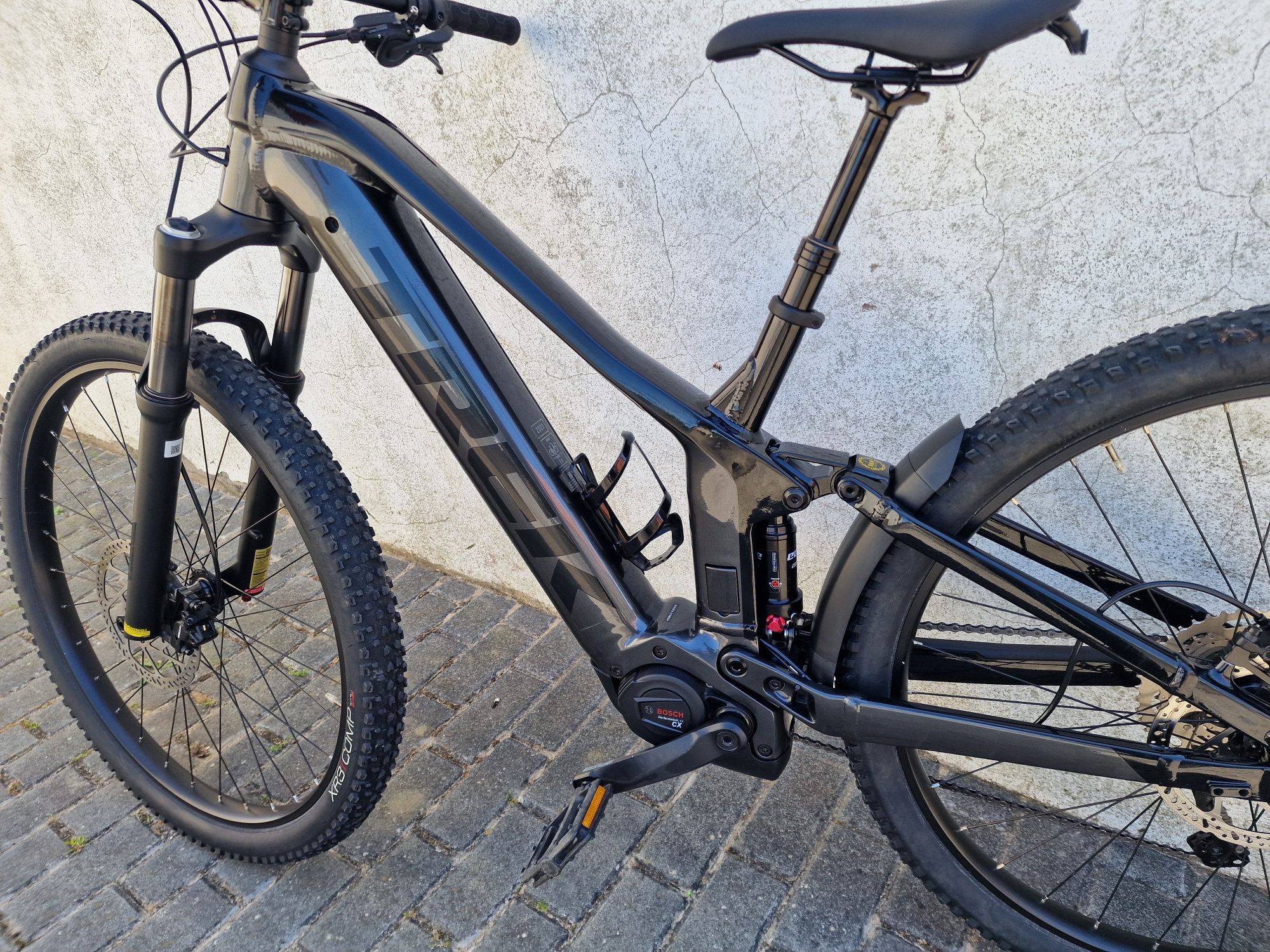 Trek Powerfly FS4 (E-Bike) com suspensão total