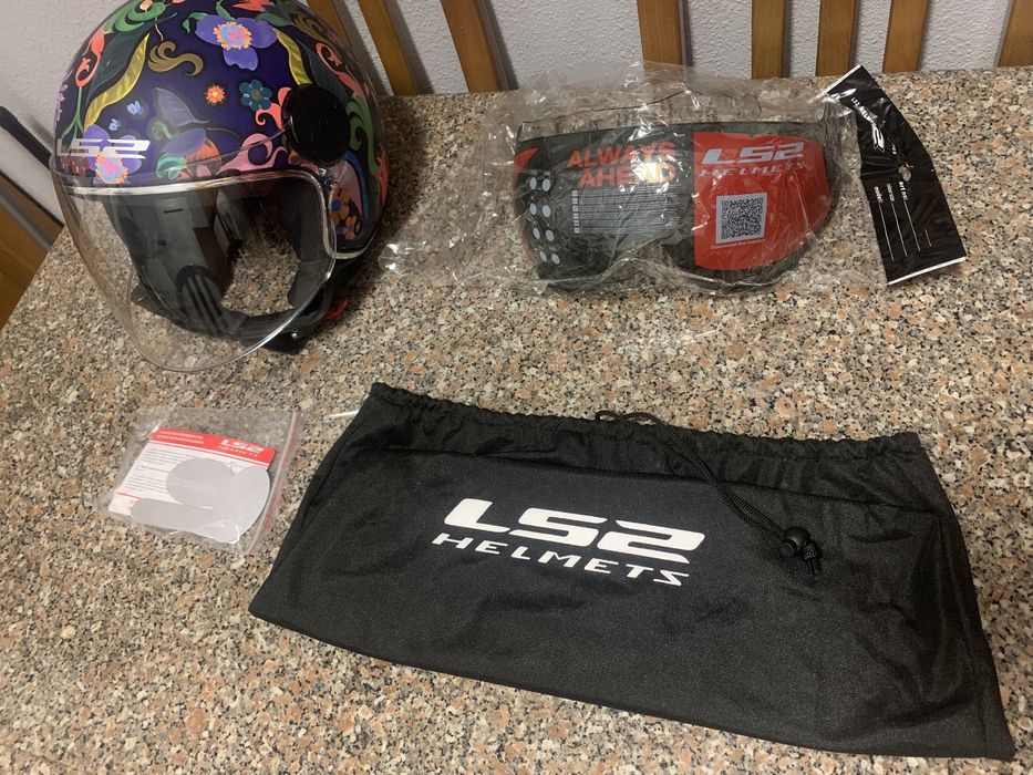 Capacete feminino tipo jet LS2