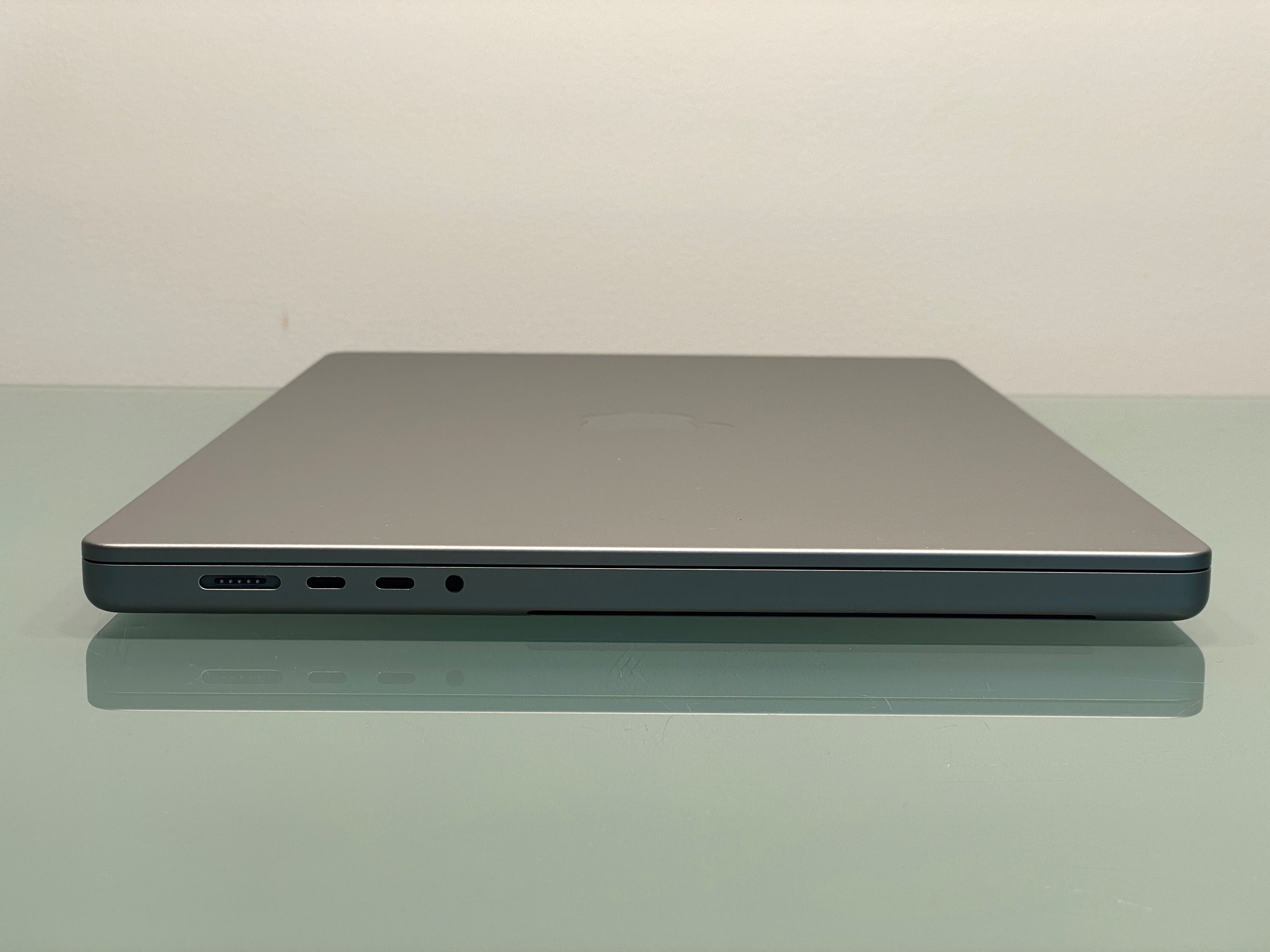 2021 MacBook Pro A2485 16" M1 PRO 32GB 512GB