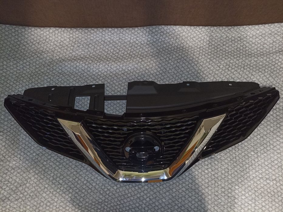 Продам решетку Nissan Qashqai(2013-2016) /Rogue sport (2014-2019)