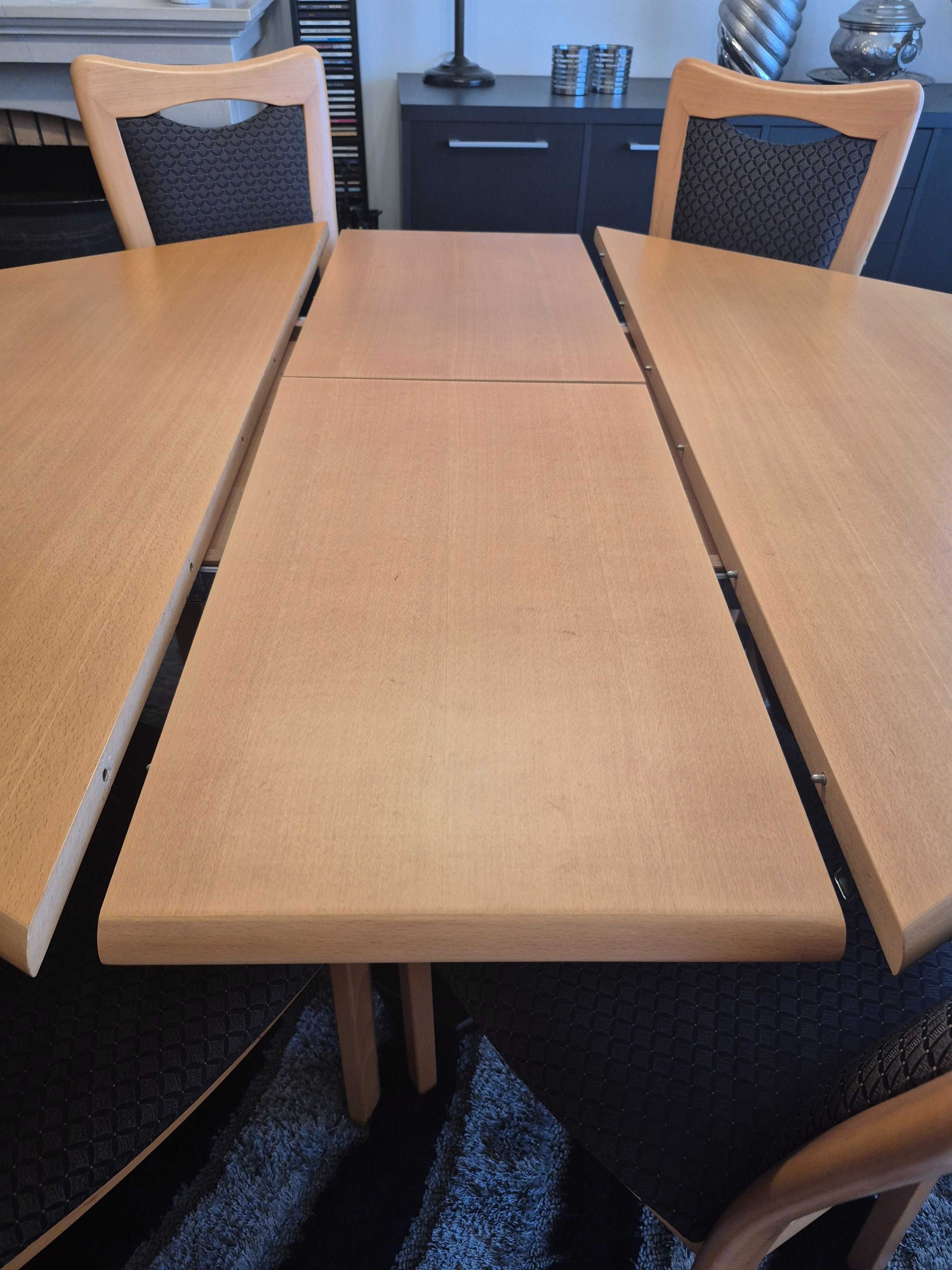 Mesa de sala de jantar extensível com 6 cadeiras - 250€.