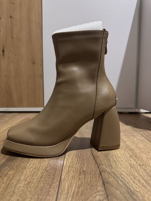 Чоботи осінні жіночі