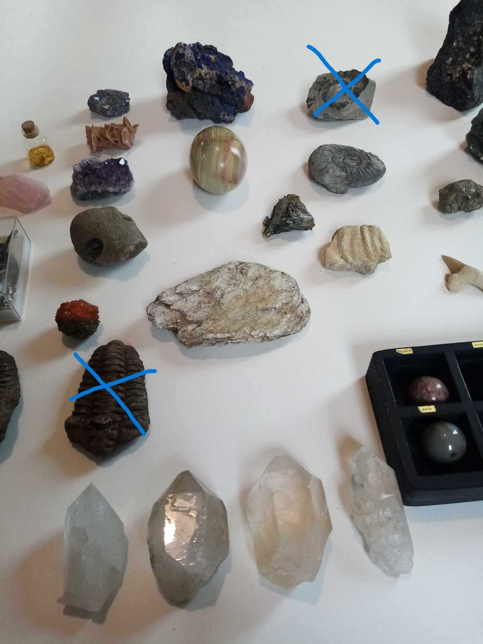 kryształy minerały skamieniałości