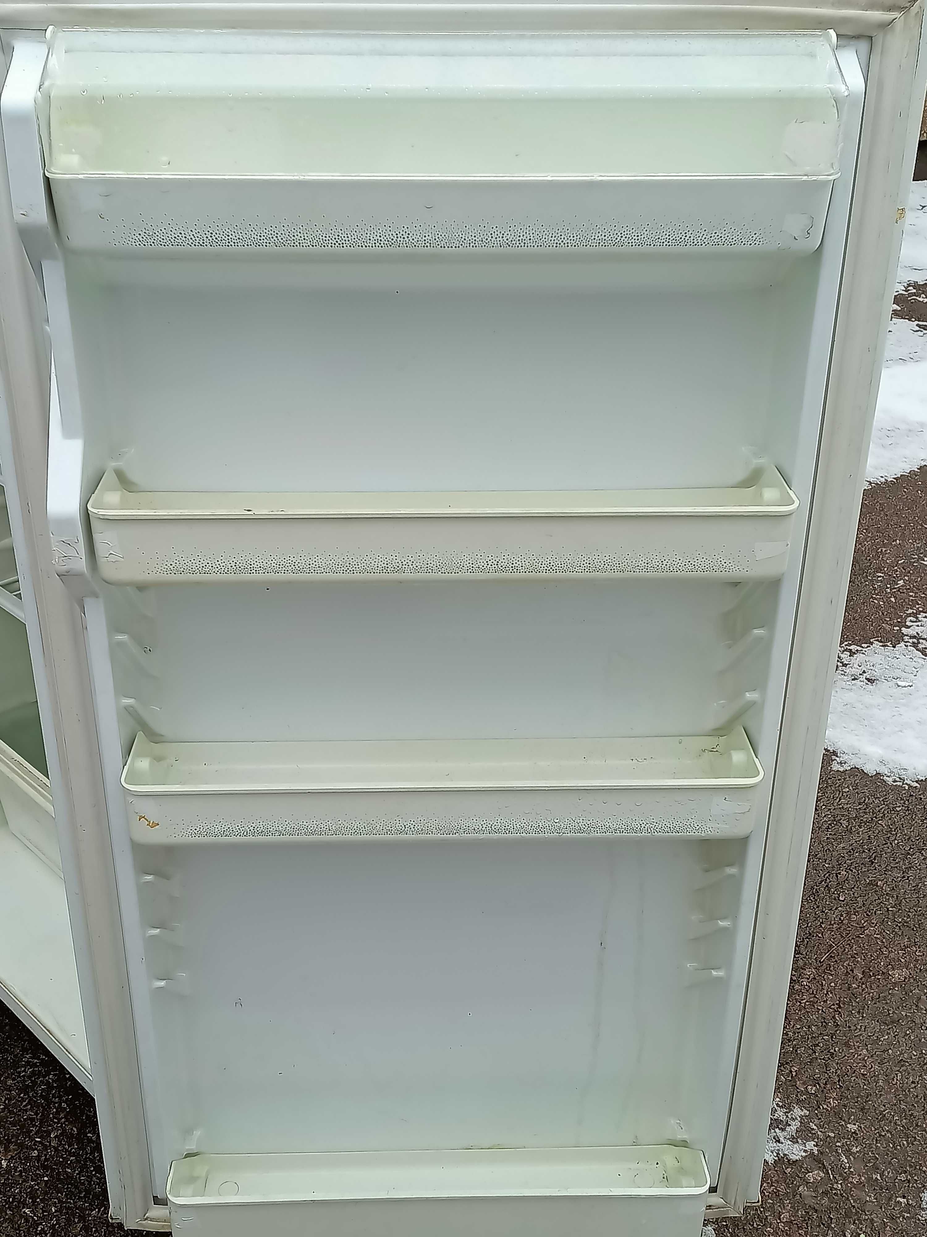 Холодильник «Норд» с морозильной камерой. Требует ремонта.