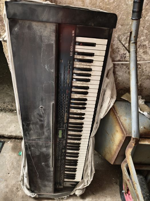 Roland KR 560 inteligent Pianino