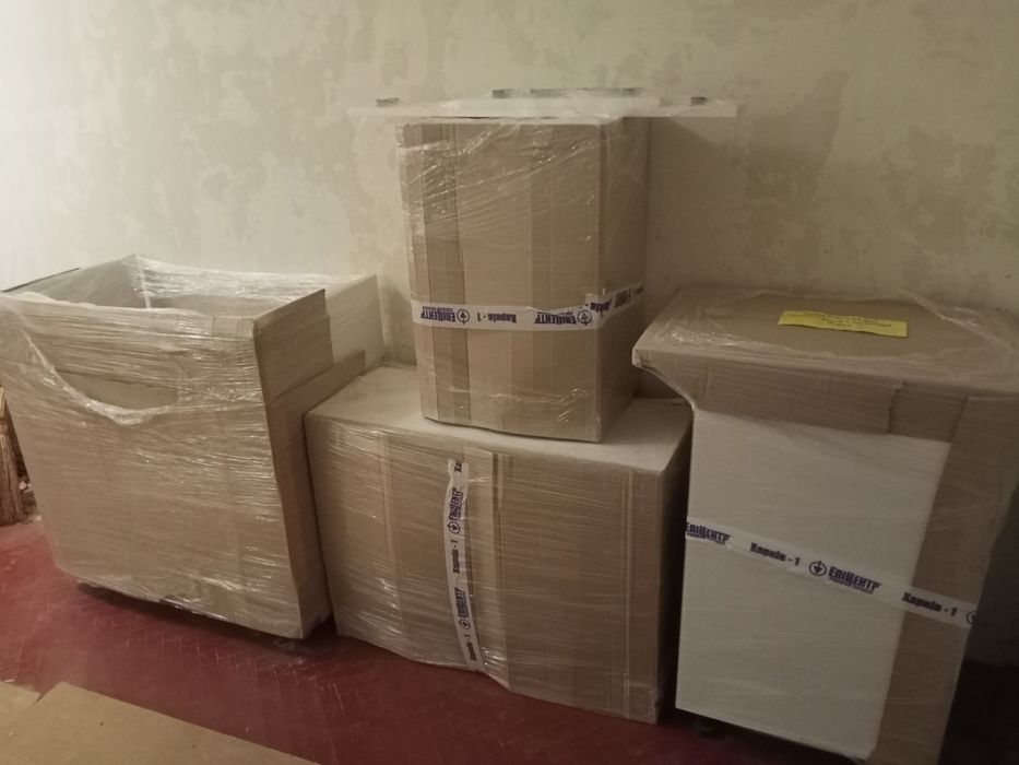 Продам кухню "Берта" 1,2 Дуб сонома/белый , столешница,мойка и полки.