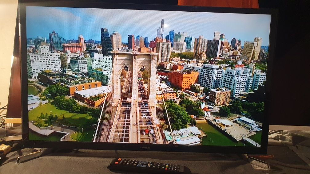 Telewizor LED Samsung 32", SmartTv, Wi-Fi, Netflix, YouTube.