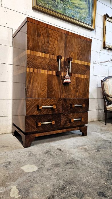 Stara podręczna szafka Komoda ART DECO ,,robi wrażenie,,