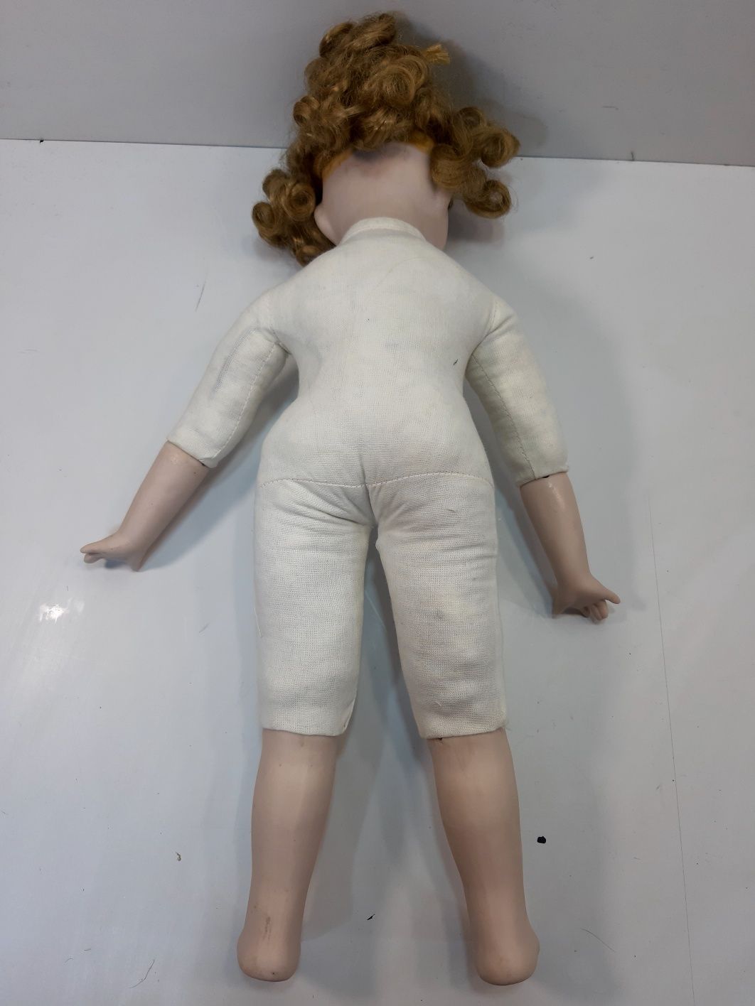Кукла фарфоровая девочка 39 см