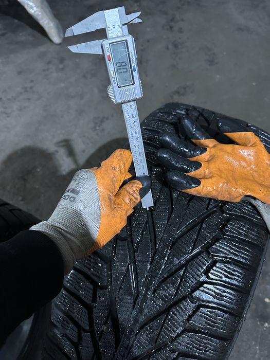 Резина зимова Нокіан 265 50 20