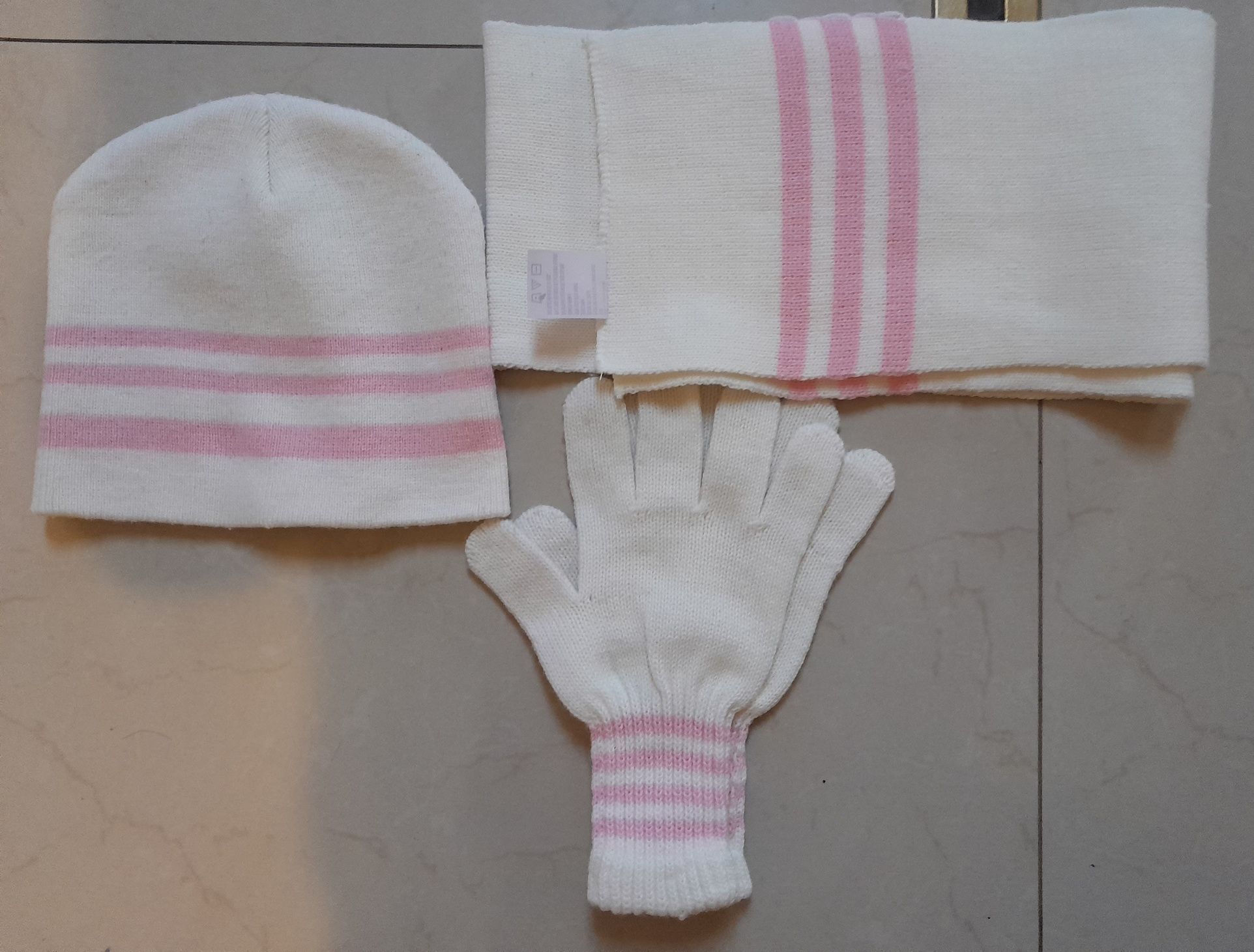 Komplet zimowy: czapka, szalik i rękawiczki